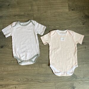 Set of 2 Burt’s Bees Baby Onesies 18M